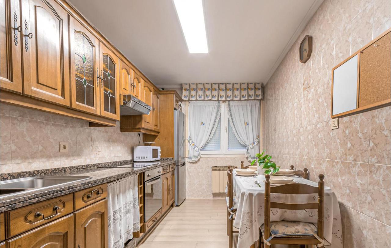 Stunning Apartment In Gijon With Wifi Extérieur photo